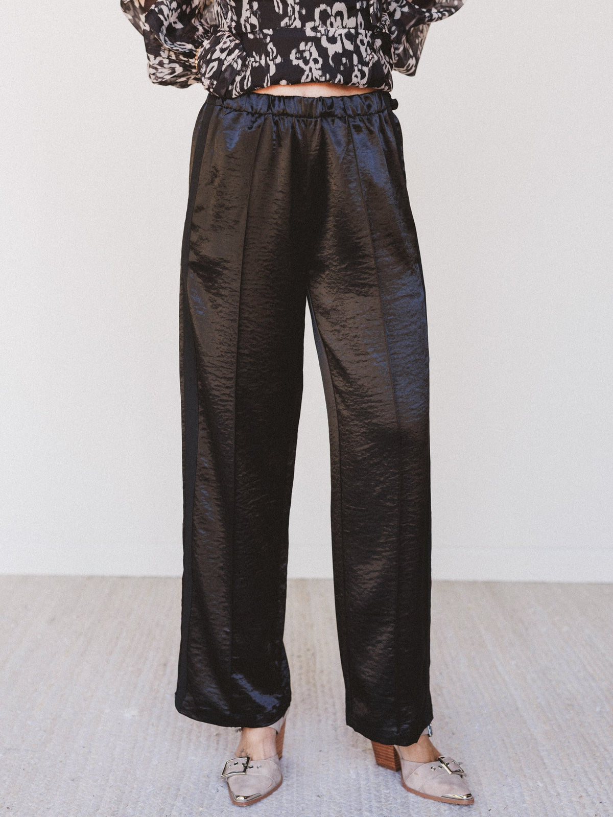 Feeling Sleek Satin Pants - Black