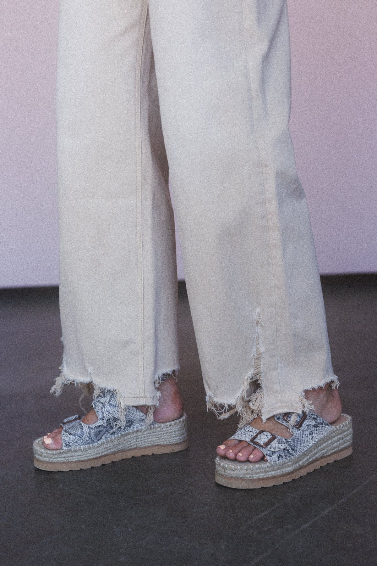 Aero Distressed Jeans - Beige