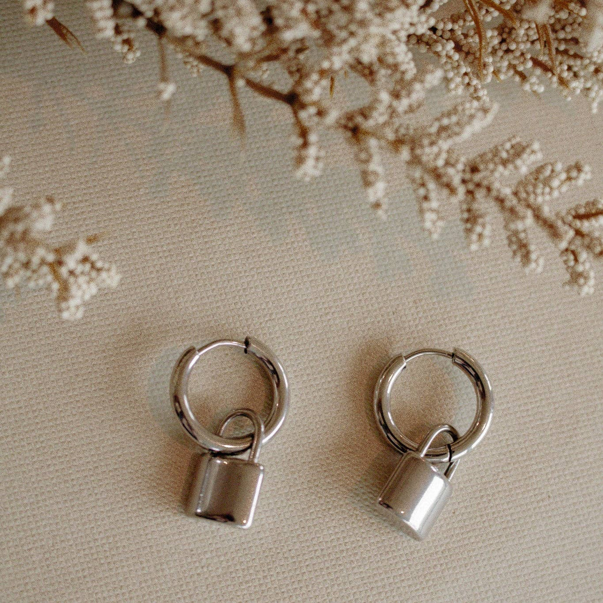 lock huggies